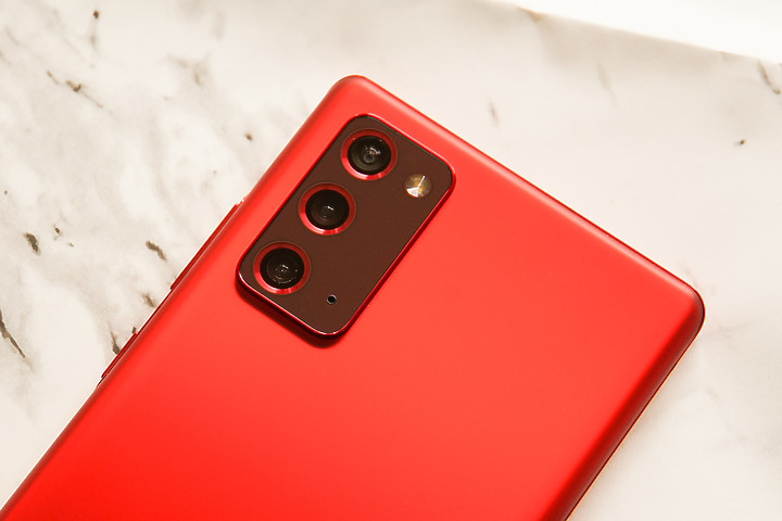 實機動眼看/ 三星推出大紅色Galaxy Note20及Galaxy Buds Live 紅色控眼睛也亮起來了