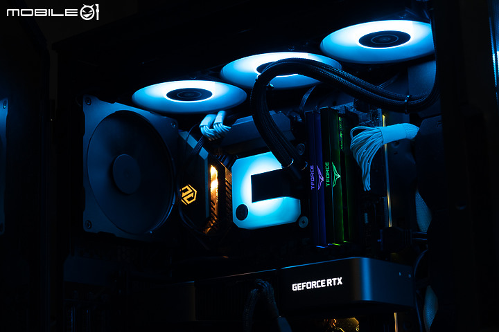 點我看大圖 豐富層次質感、改良式貫通散熱 NVIDIA GeForce RTX 3080 Founders Edition 簡測