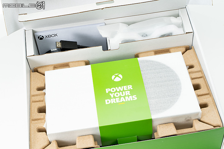 Xbox Series X | S外型開箱 小體積大效能！