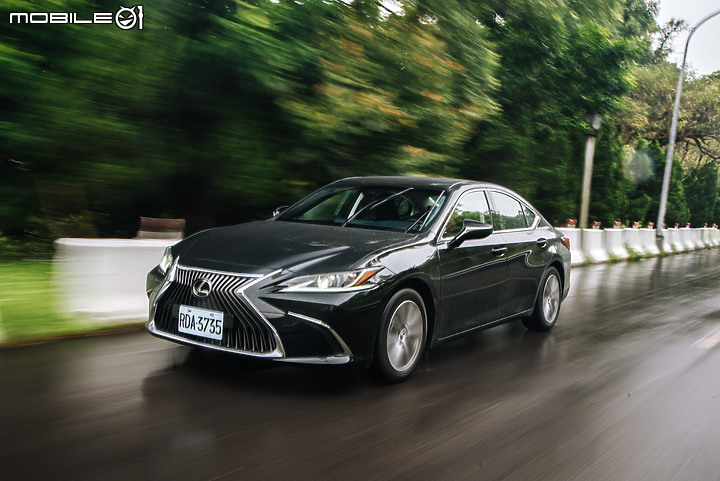 Lexus新年式ES200豪華版試駕|動力換裝 質感更添細膩
