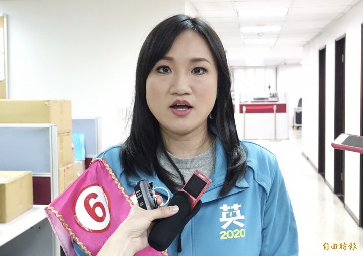 國民黨推特將蔡英文繪製成毛澤東 民進黨怒批丟臉
