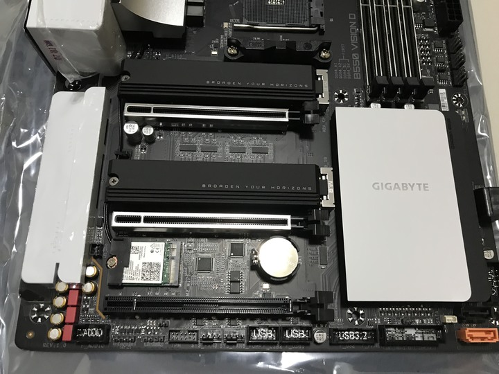 【純分享】開箱技嘉RTX3080 Vision搭配純白主機