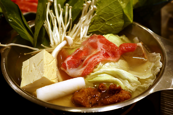 新北新莊｜湉寶火鍋店｜五星的評價、吃到飽的份量、新鮮的食材