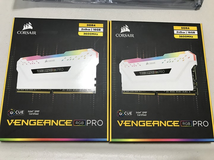 【純分享】開箱技嘉RTX3080 Vision搭配純白主機