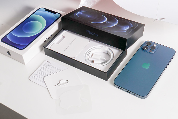 iPhone 12及iPhone 12 Pro首波動手玩 平整外型比想像中有好感度