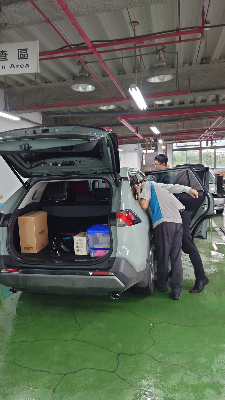 點我看大圖 (更新)2019年 Rav4 5代 汽油2.0尊爵版 嚴重漏水