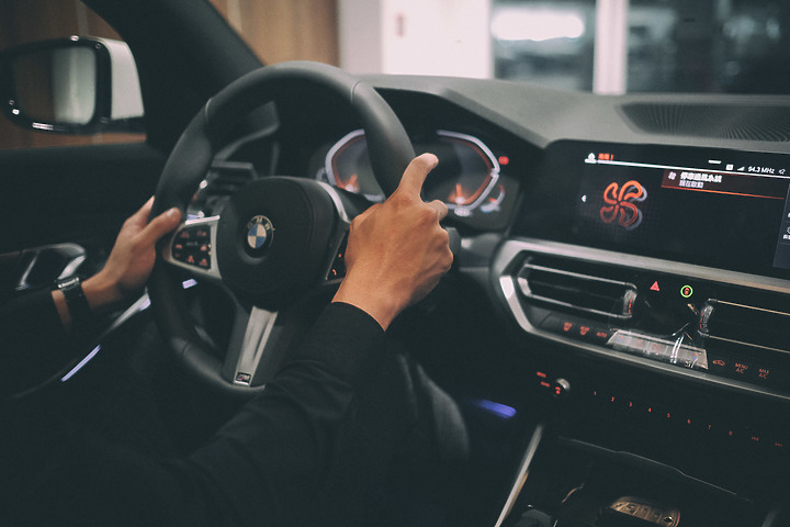 320i touring 白色 開箱