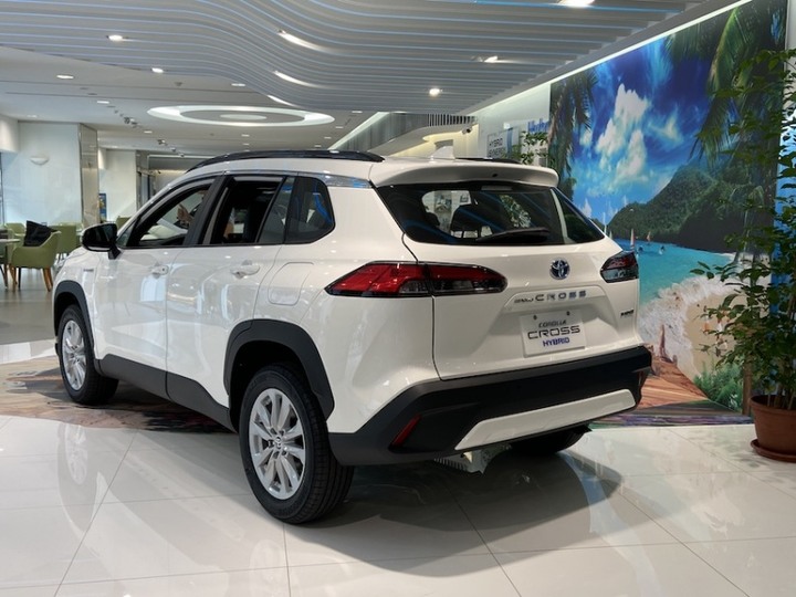 國產新車 Corolla Cross 已進駐經銷商展間！訂單突破 4000 張