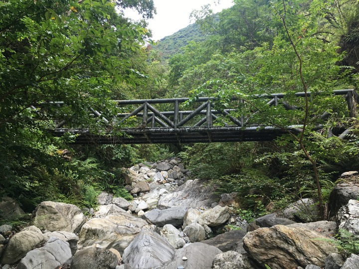 【日治八通關古道越嶺】| 介於傳統與現代之間的歷史經緯、消逝中的華巴諾駐在所—標題出自《MIT台灣誌》