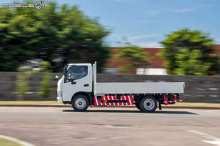 Hino 300 系列「Super 5」試駕 | 大家都能開的5噸貨車!