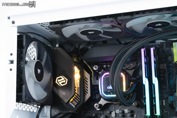 CORSAIR iCUE 4000X RGB feat. NVIDIA GeForce RTX 3090 實際裝機散熱測試