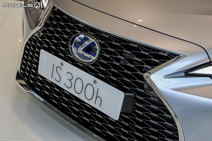 【採訪】Lexus 小改款 IS 300h 國內亮相,全面進化大幅降價 190~199 萬元開始預接單!