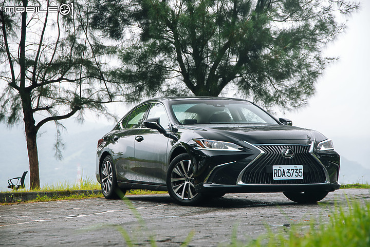 Lexus新年式ES200豪華版試駕｜動力換裝 質感更添細膩