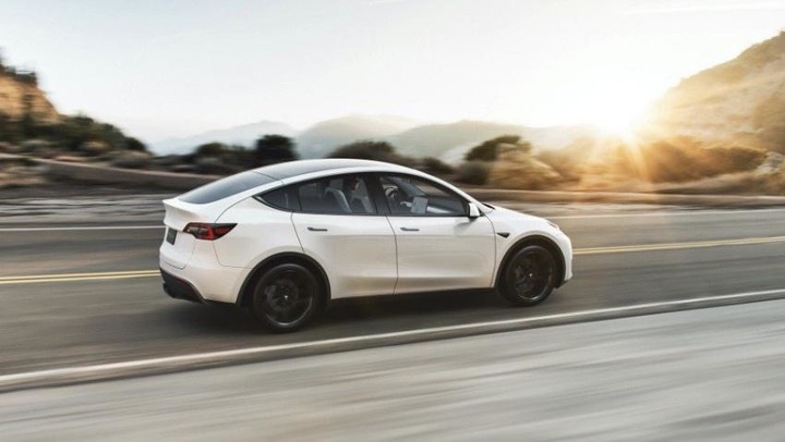 Tesla Model Y 休旅 7 人座將量產,執行長透露今年底交車!