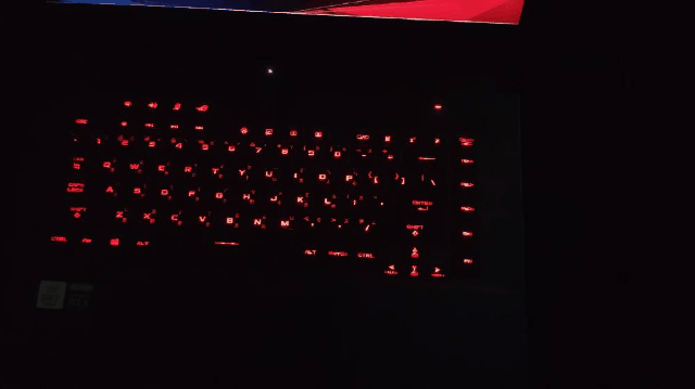 輕薄造型強悍性能,ASUS ROG ZEPHYRUS S15 GX502L 電競筆電開箱測試