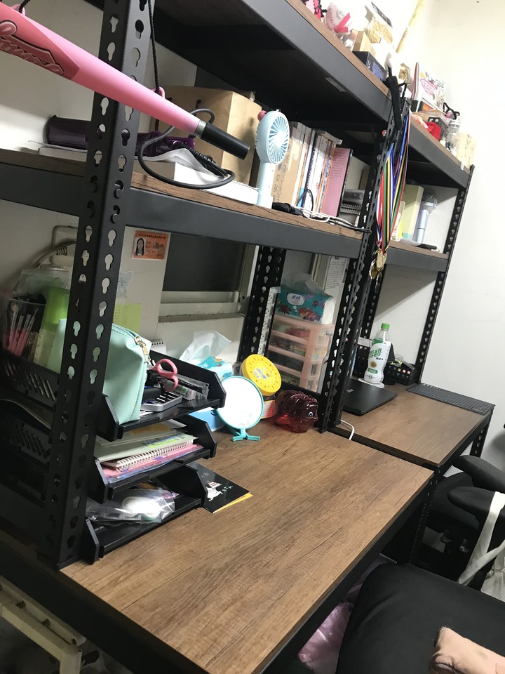 開箱～安寶角鋼書桌