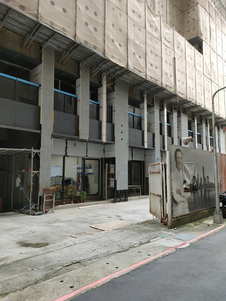 大同區的長安雋 是發生什麼事嗎 停工好久