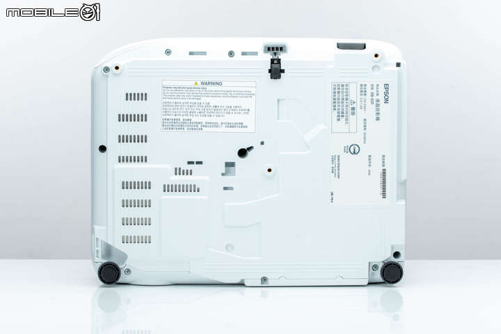 EPSON EB-E01 投影機試用 高對比高亮度在明亮場合也能看清內容