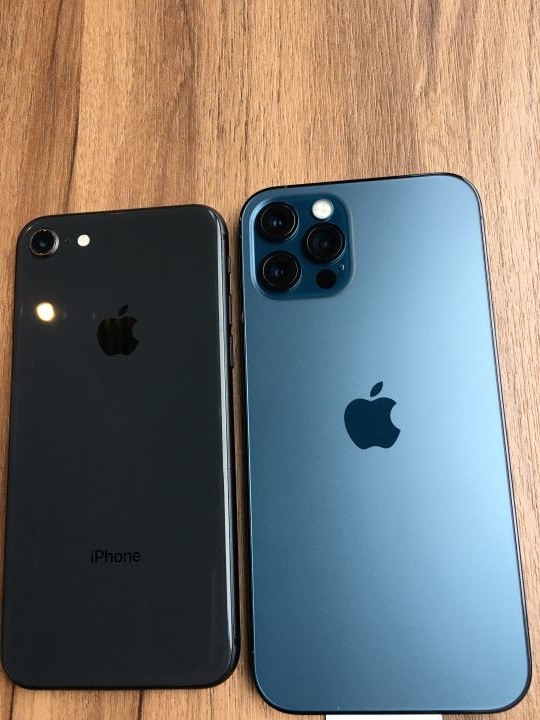 你說藍色是你最愛的顏色⋯⋯iPhone 12 Pro太平洋藍開箱