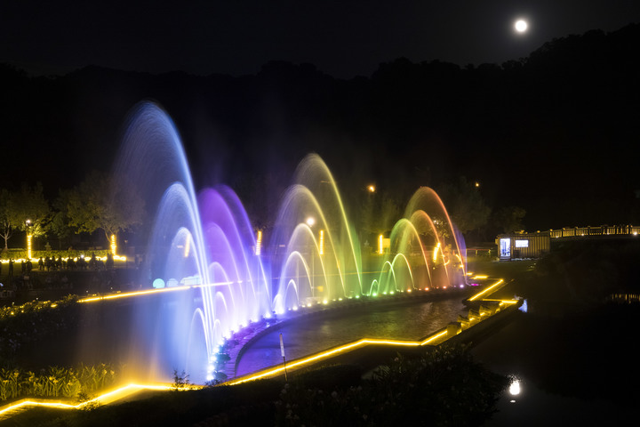 中秋慈湖水舞