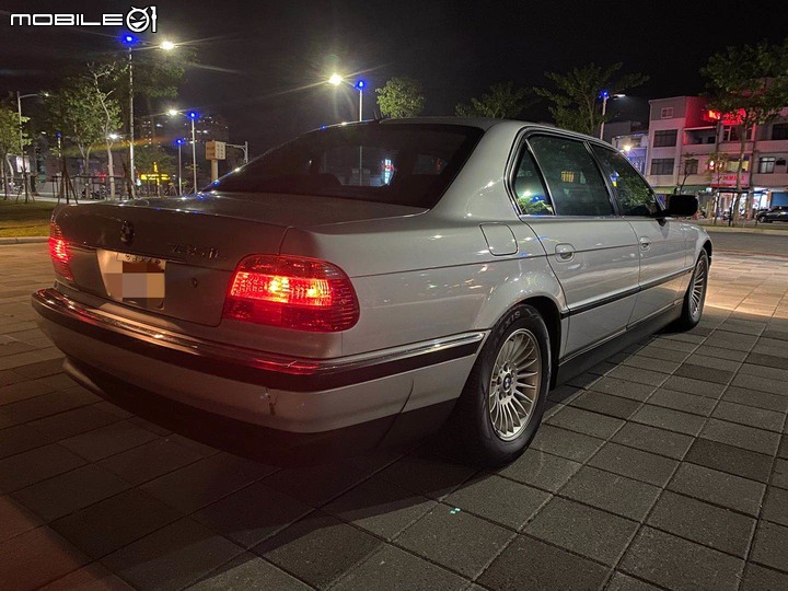 點我看大圖 【老車開箱】E38 735iL 小時候的情懷
