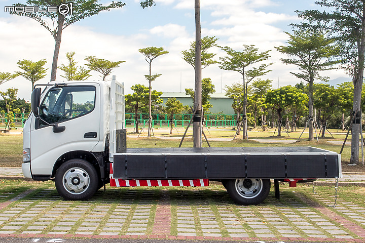 Hino 300 系列「Super 5」試駕 ｜ 大家都能開的5噸貨車！