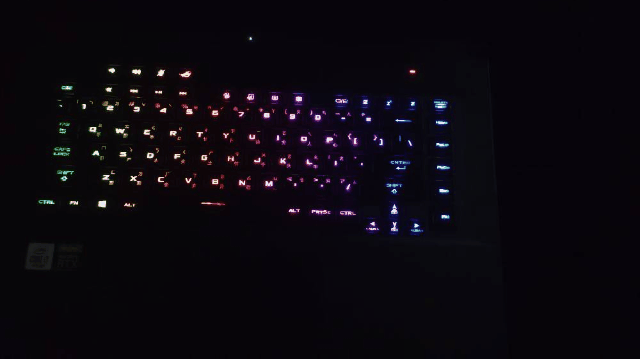 輕薄造型強悍性能,ASUS ROG ZEPHYRUS S15 GX502L 電競筆電開箱測試