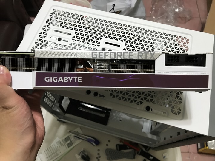 【純分享】開箱技嘉RTX3080 Vision搭配純白主機