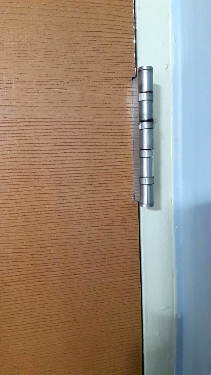 想請問門卡卡的跟木牆壁補油漆修繕等問題