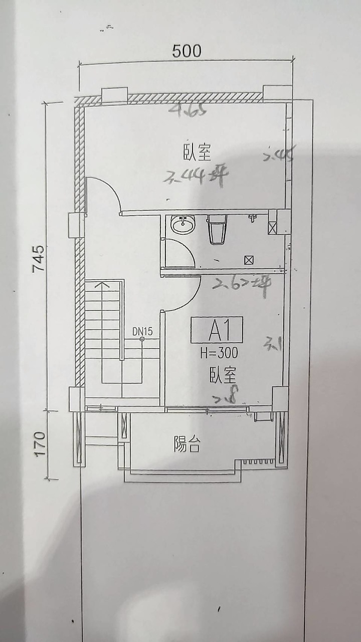 請問建坪36這樣的格局可以嗎？圖二是原本二三樓的格局圖三是我們想改的，我們的主臥我覺得有點小我的床是有床頭櫃加大雙人床，衣櫥我應該不會放主臥會移到後面房間，主臥只有加大雙人床跟一個梳妝臺，不曉得這樣的空間是否理想😅