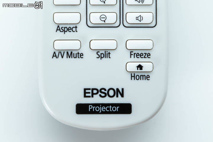 EPSON EB-E01 投影機試用 高對比高亮度在明亮場合也能看清內容