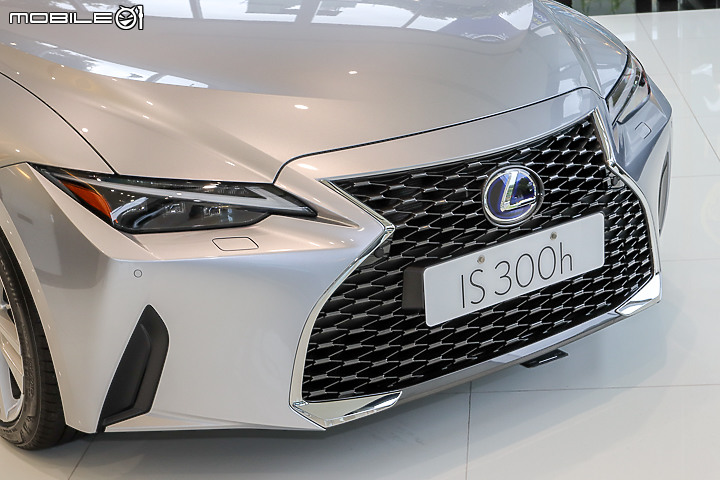 【採訪】Lexus 小改款 IS 300h 國內亮相,全面進化大幅降價 190~199 萬元開始預接單!