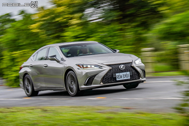 Lexus ES250 F Sport 試駕|紳士格調動感呈現