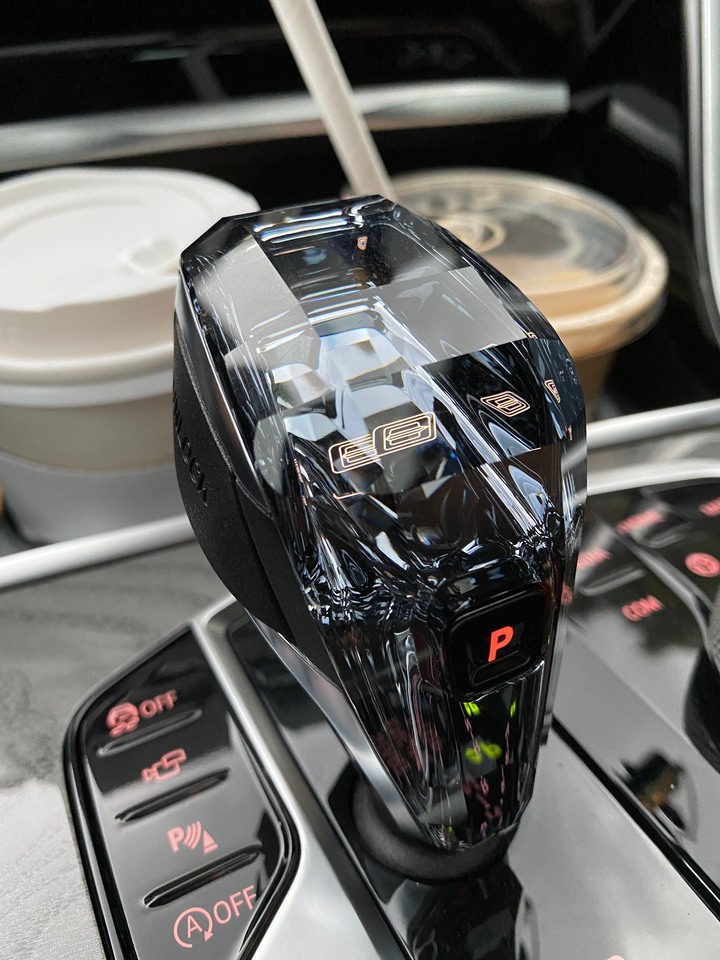 點我看大圖 我爸的840i GC和我的Legion Phone