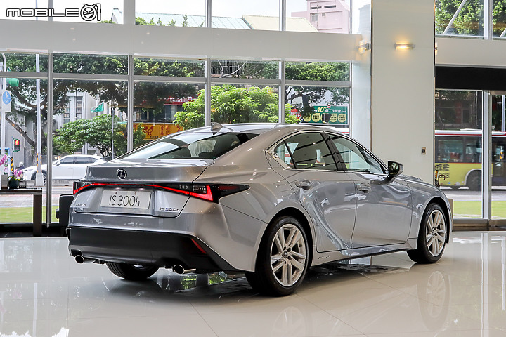 【採訪】Lexus 小改款 IS 300h 國內亮相,全面進化大幅降價 190~199 萬元開始預接單!