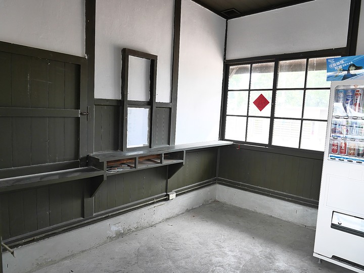 雲林 斗六 石榴班驛|石榴站車站及職員宿舍 — 堪稱秘境車站的木造站房與職員宿舍