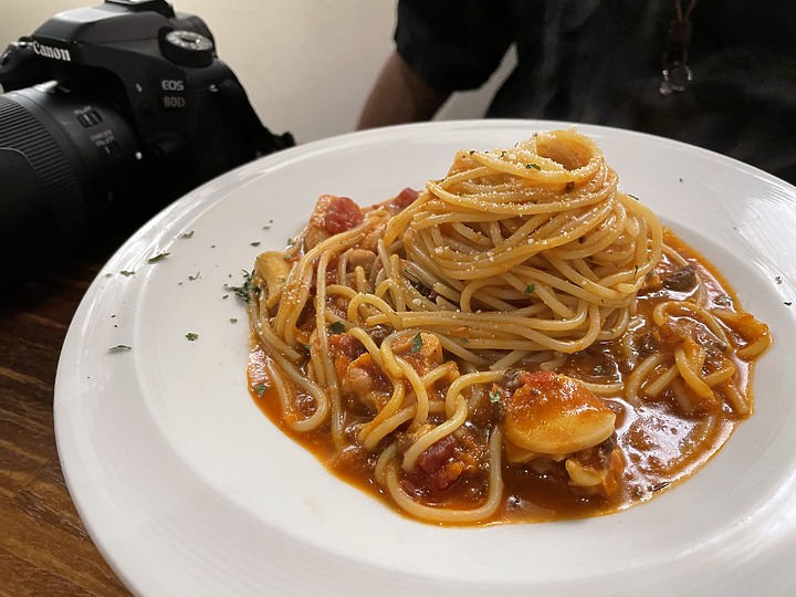 點我看大圖 【小宅開箱】iPhone 12 超美藍色 X Alto 超有質感皮革手機殼雙開箱 上篇