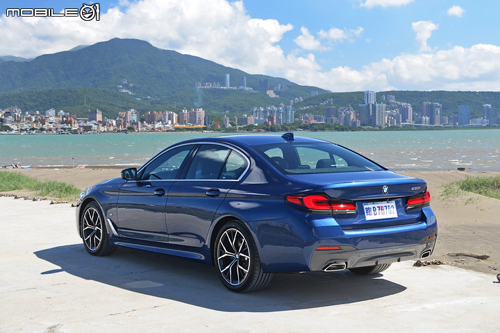 BMW 5系列小改款國內首試，集結科技、高質感與絕佳動態表現，令人傾心的豪華房車正應如此！