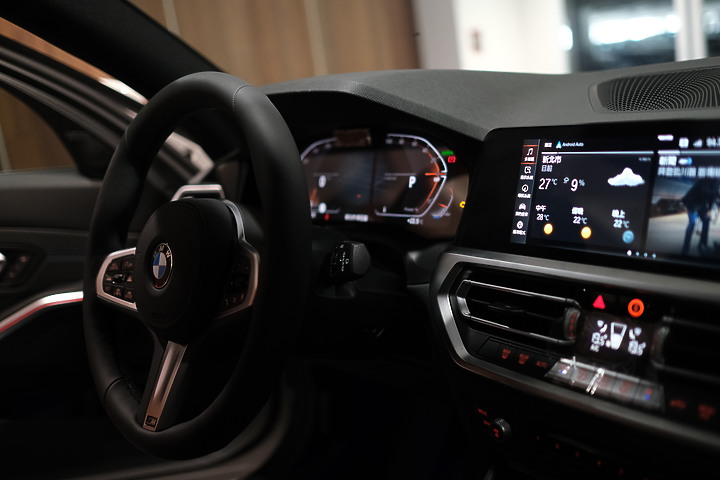 320i touring 白色 開箱