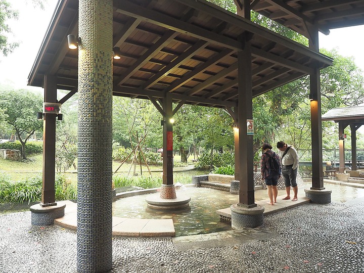 礁溪溫泉公園 與 礁溪旅遊服務中心 — 免費泡腳池,C/P值超高,還有日式裸湯與溫泉泳池 — 宜蘭獨立設縣70周年紀念集章活動 集章景點《7》