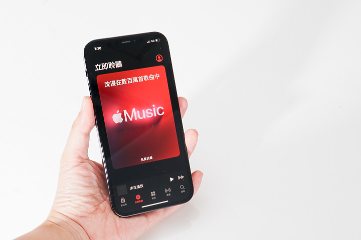 iPhone 12及iPhone 12 Pro首波動手玩 平整外型比想像中有好感度