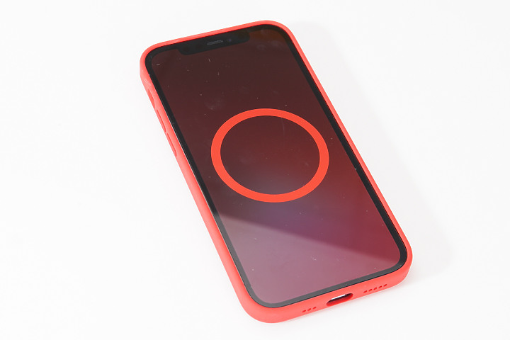 iPhone 12及iPhone 12 Pro首波動手玩 平整外型比想像中有好感度