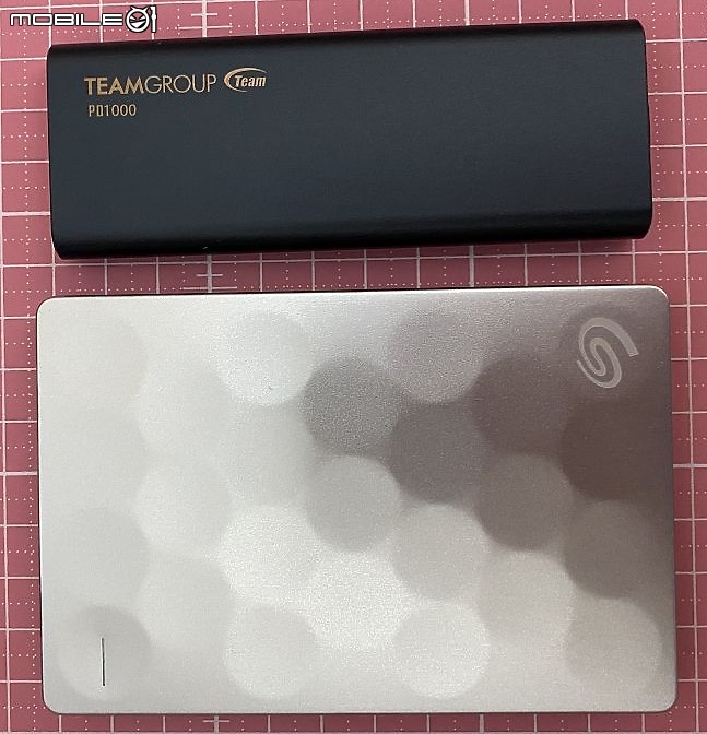 點我看大圖 IP68 等級可以丟到水裡的外接 SSD PD1000 開箱