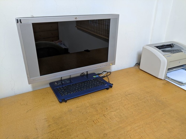 內建喇叭的電腦螢幕