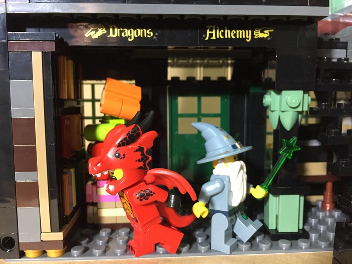 斜角巷深度參訪開團！巫師們集合啦 🙌🏻  魔法商店街彩蛋大公開丨LEGO 75978 Diagon Alley