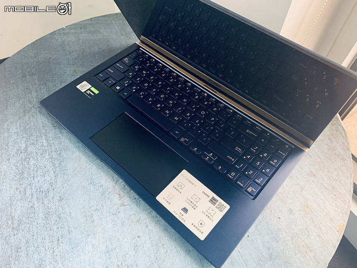 點我看大圖 重拾一抹藍天 -- ASUS ZenBook 15 UX534F