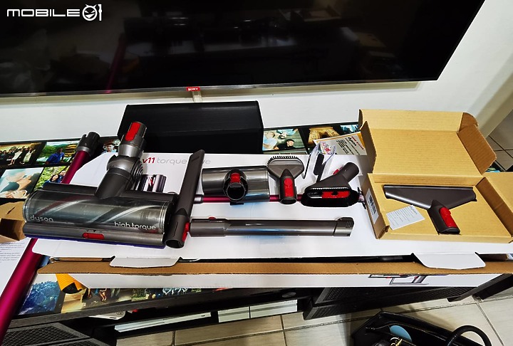 花蓮小鬼屋～一次開箱7台吸塵器 DYSON V8 V10 DC74 . 伊萊克斯 Z B3107. BOSCH BCH6AT25TW .湯姆森 ～跟最近新買的V11~小鬼屋 歷年吸塵器大比拼