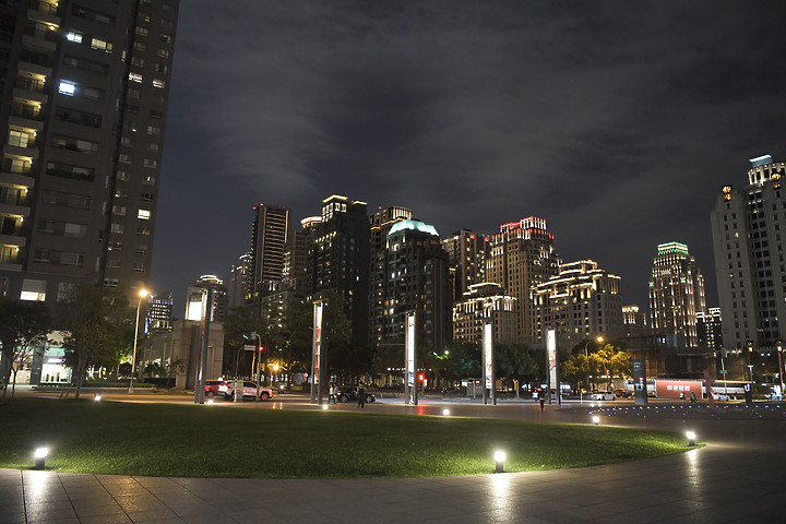 iPhone 12 Pro 夜拍對比 Nikon D850 夜拍直出