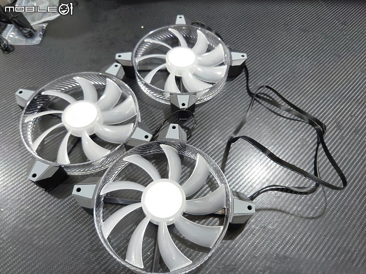 夏日的彩色精靈［有顏值又有方便性］迎廣 InWin Saturn ASN140 ARGB