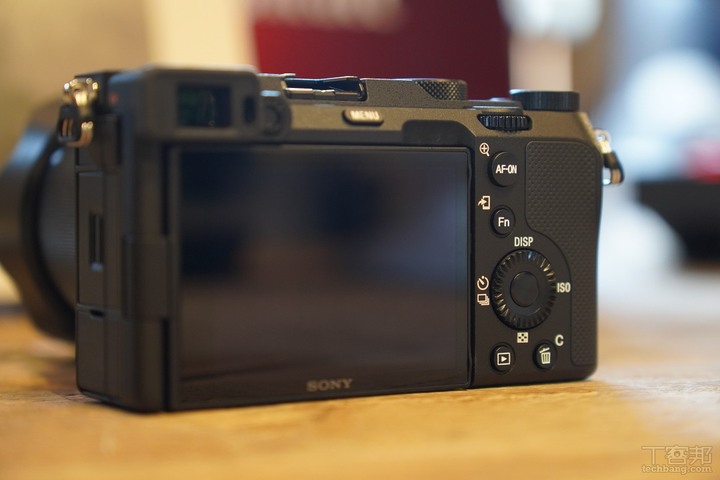 最輕巧的全片幅微單 Sony A7C 登台，售價 50,980 元 10月上旬開賣
